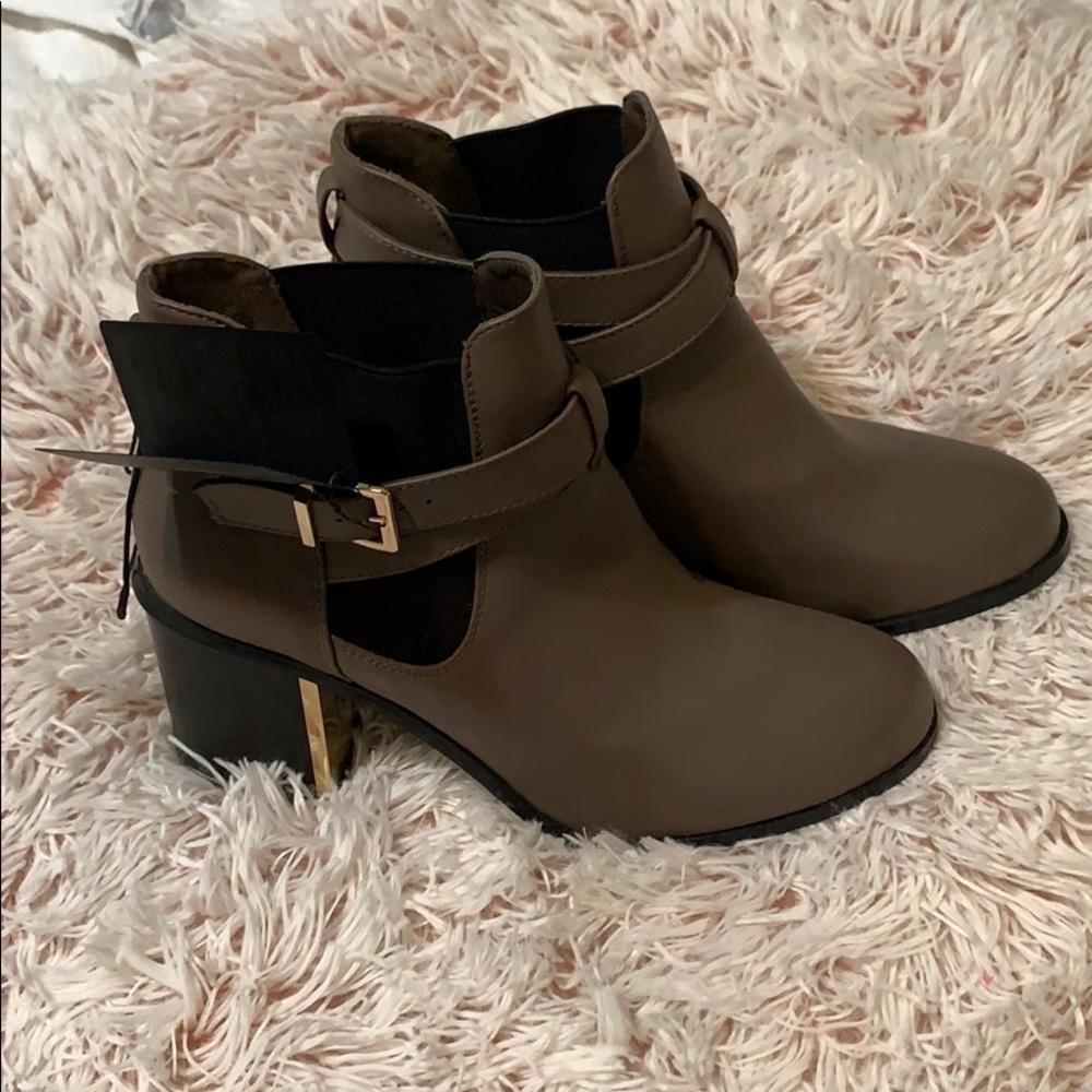 NWT forever 21 taupe booties